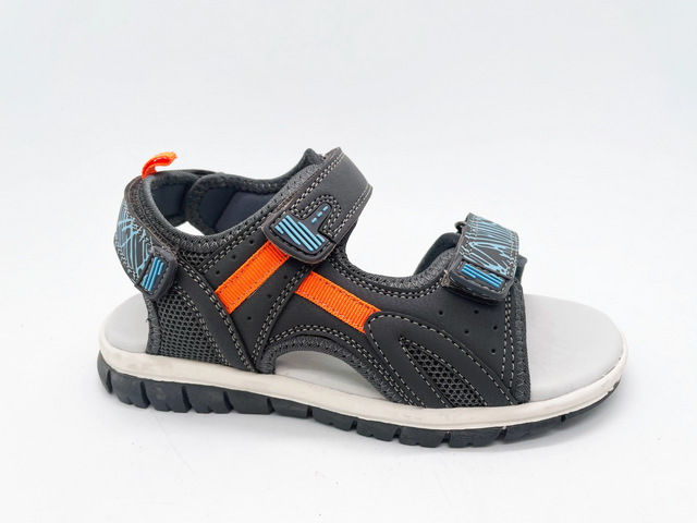 Sandali da ragazzo alla moda con design con elemento visivo cucito