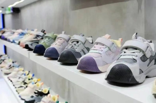 Sfonda il blocco della fascia bassa, guarda come si rompe il marchio di scarpe per bambini Wenling