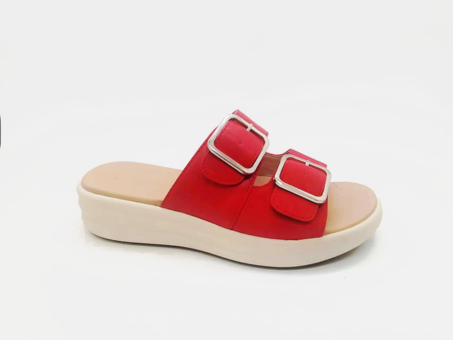 Sandali rossi della città Sandali estivi alla moda da donna
